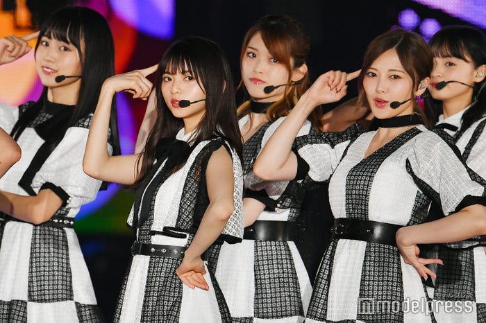 乃木坂46(賀喜遥香、齋藤飛鳥、松村沙友理、白石麻衣、遠藤さくら)(C)モデルプレス