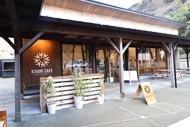 【土日祝限定】いちごを約30個使用!?「今その瞬間」の美味しさを詰め込んだ絶品パフェ