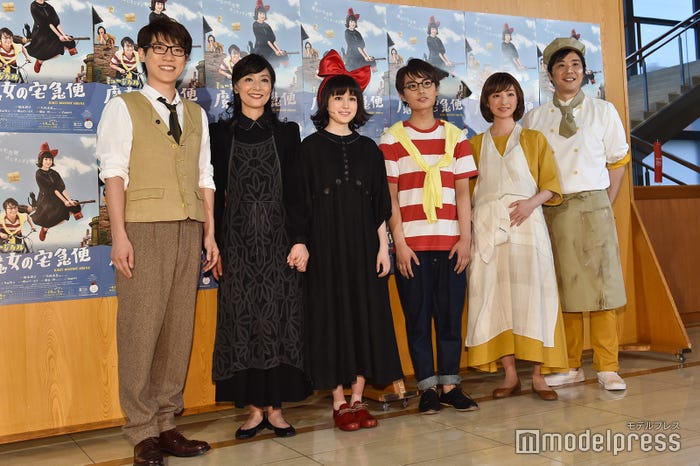 左より:横山だいすけ、生田智子、福本莉子、大西流星、白羽ゆり、藤原一裕 (C)モデルプレス