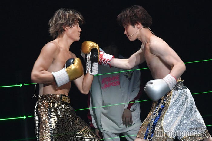 こんがり肌で5~6kg減量したと予想する森本慎太郎、もちもち肌の肉体美を披露した渡辺翔太(C)モデルプレス