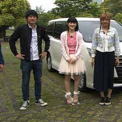 (右から)菊地亜美、嗣永桃子、フルーツポンチ(C)テレビ東京