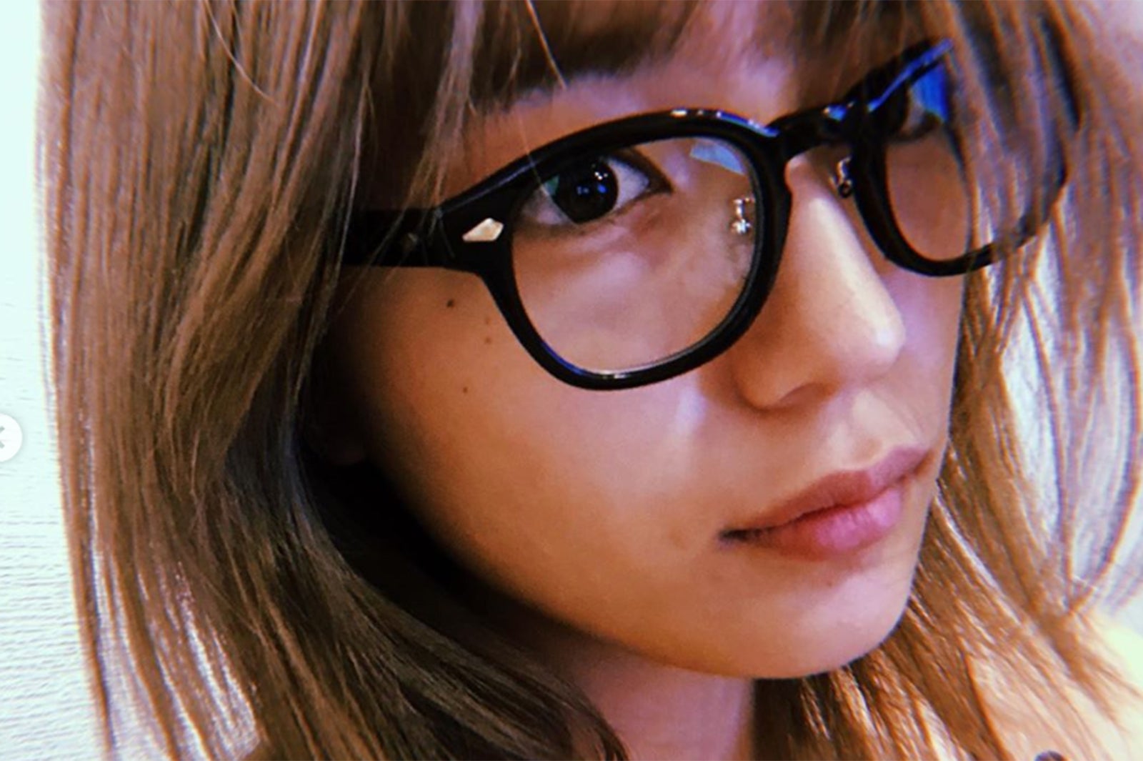 川口春奈、”10年ぶり新調メガネ”姿を公開「セクシー」と絶賛の声