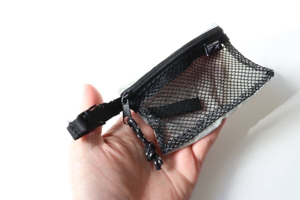 ダイソーのトラベルフラットポーチ