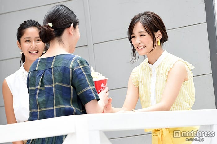 スタッフとして店頭に立った大原櫻子