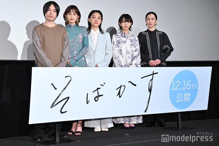(左から)玉田真也監督、前田敦子、三浦透子、伊藤万理華、坂井真紀(C)モデルプレス