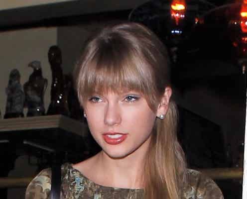 テイラー・スウィフト、ケネディ家結婚式で大ひんしゅく?