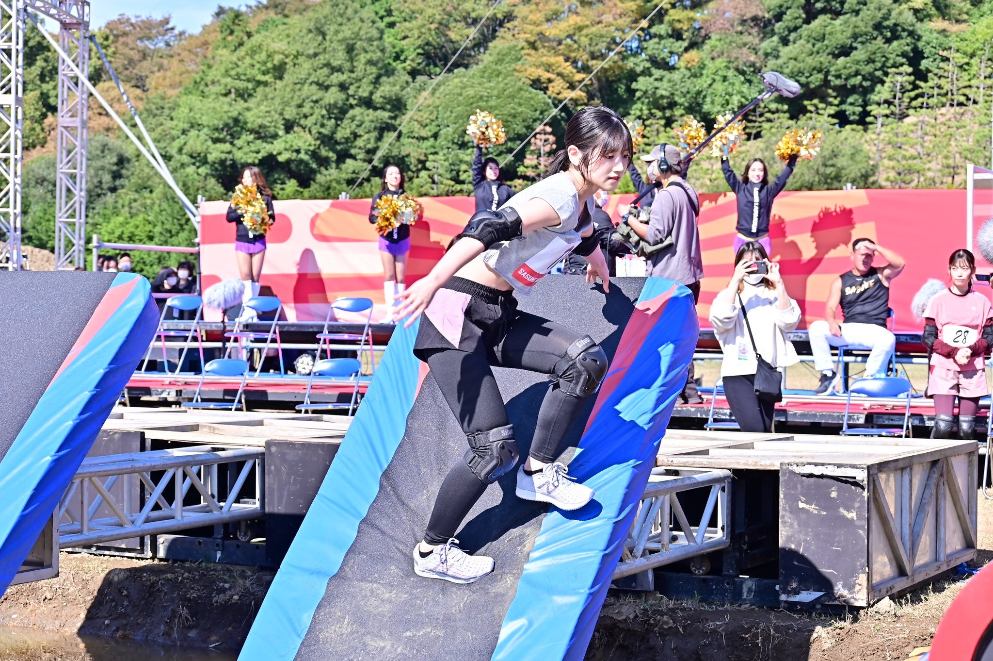 AKB48村山彩希「SASUKE」で見せた“美腹筋”に称賛集まる「落ちても綺麗」「憧れる」