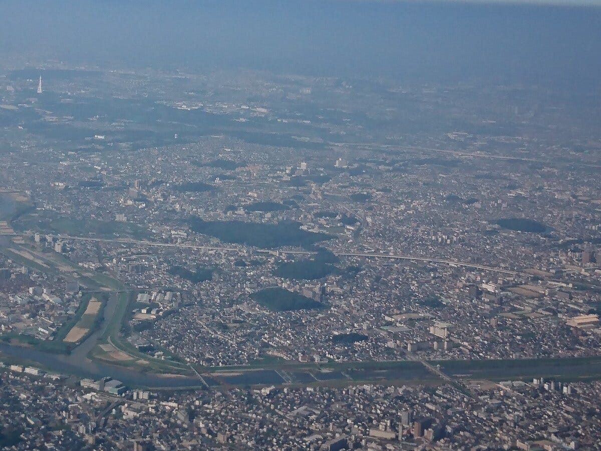 【大阪】古市古墳群＜羽田から伊丹へ向かう飛行機の中から＞（2018年7月撮影）