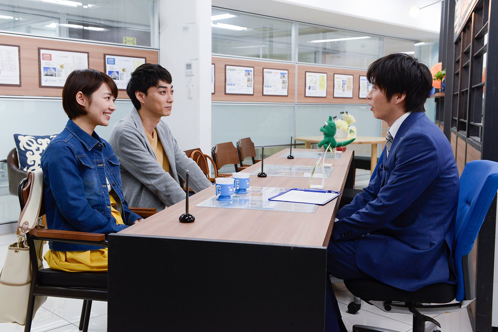 吉谷彩子、渋谷謙人、田中圭／「おっさんずラブ」第2話より（C）テレビ朝日