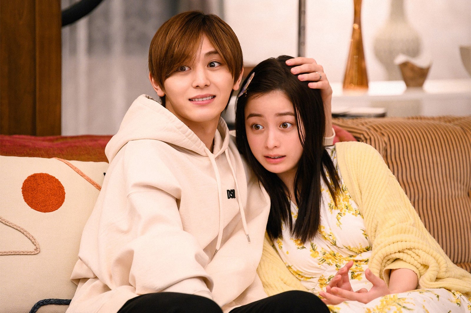 ＜王様に捧ぐ薬指 第2話＞綾華、東郷に平手打ち 新婚夫婦が離婚の危機