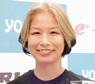 元総合格闘家の浅倉カンナが出産を報告「3／24」 小さくかわいい赤ちゃんの手の写真投稿