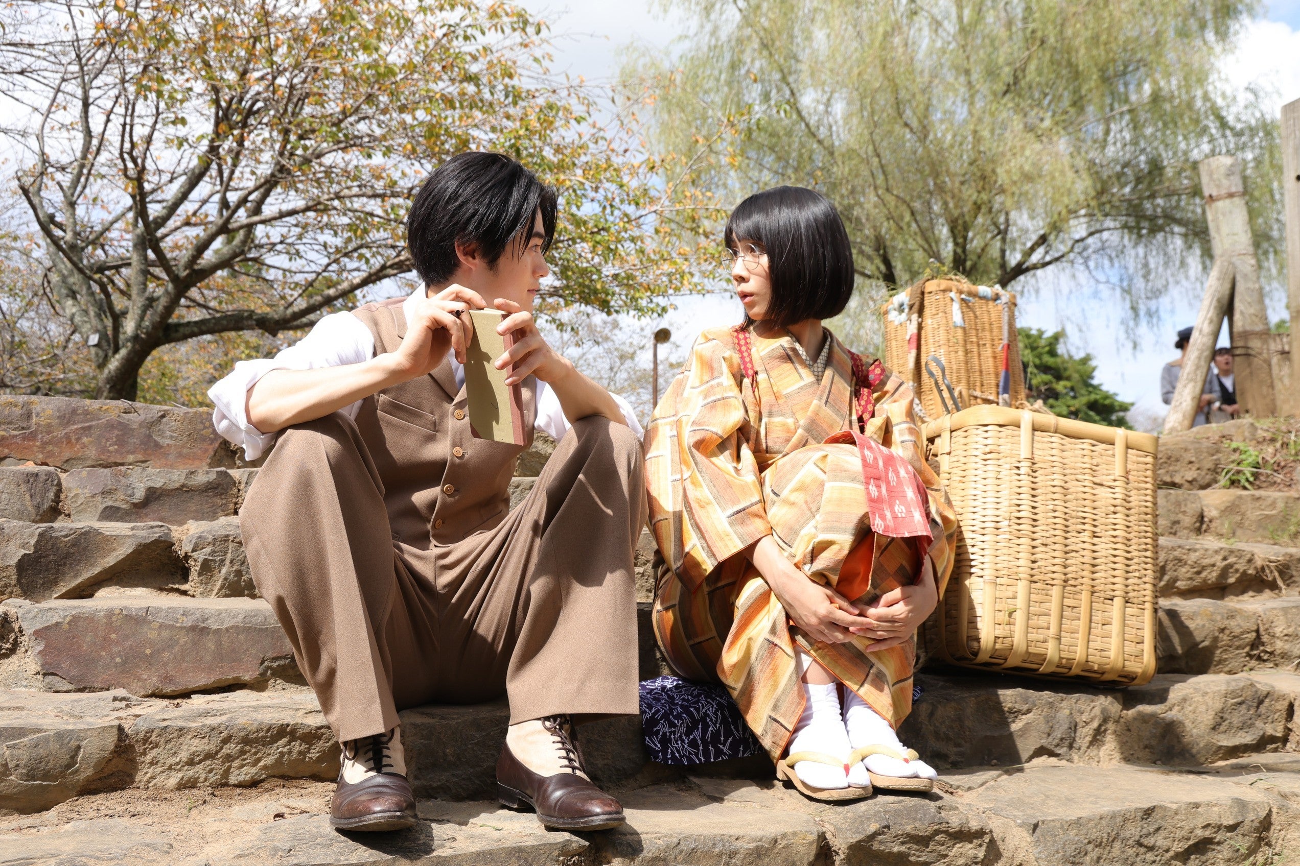 鈴鹿央士、松本穂香「嘘解きレトリック」第3話（C）フジテレビ
