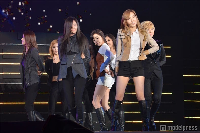 「Kiss」でパフォーマンスした少女時代