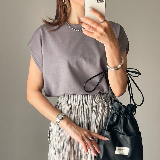 GU　ウエストタックフレンチスリーブT　コーデ