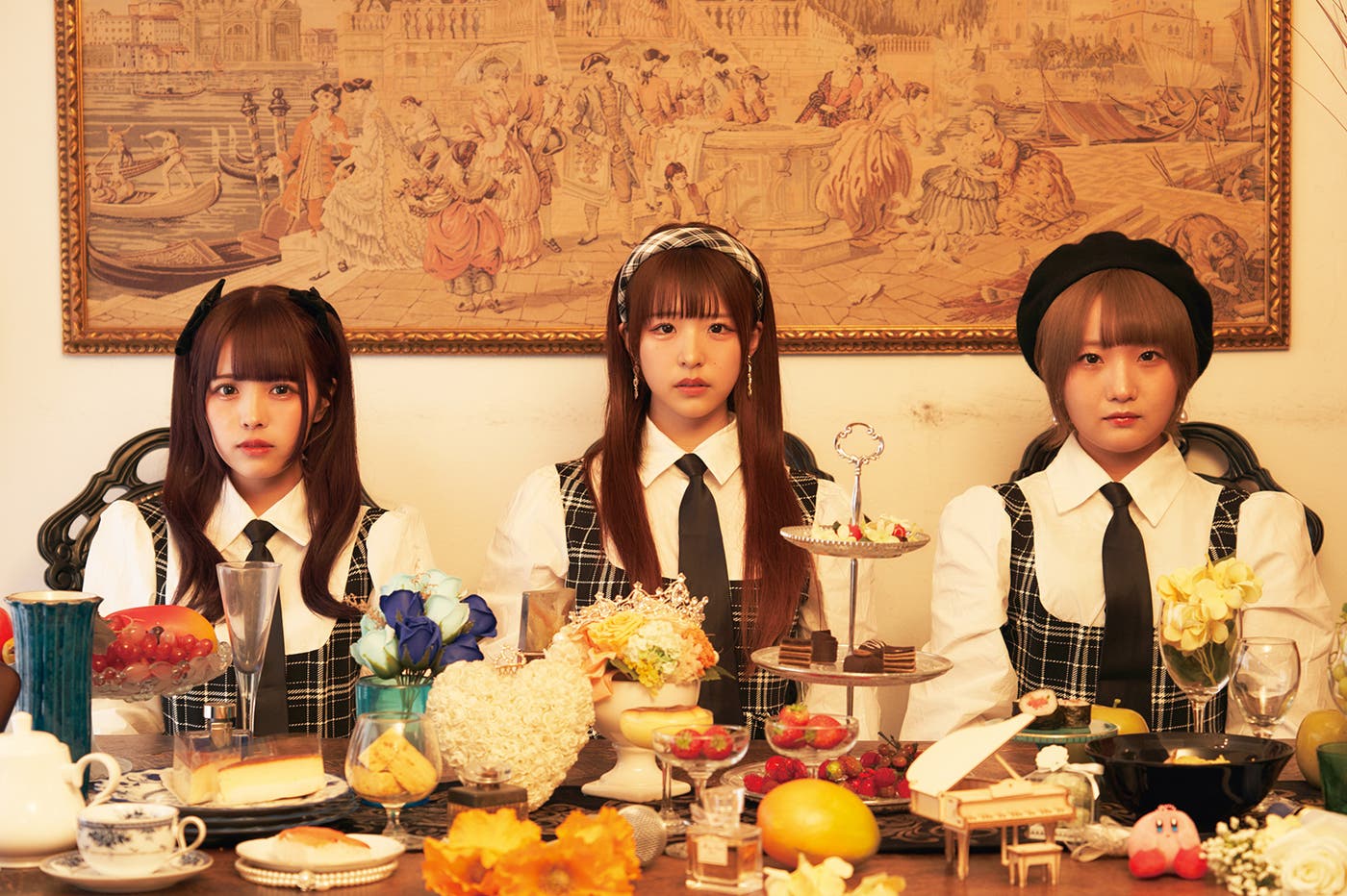 (左から)水瀬つむぎ、永遠縁もあ、満月つき