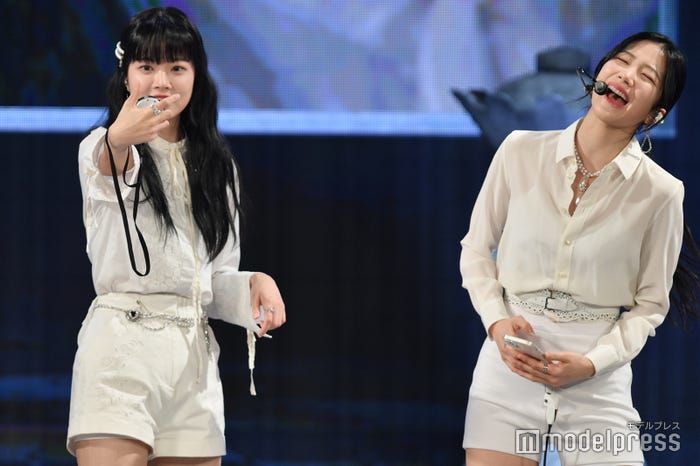 EUNCHAEの必死すぎる10秒チャレンジにツボるKAZUHA (C)モデルプレス