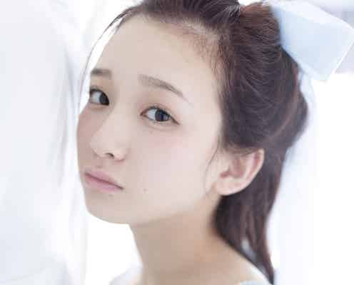 金子理江、真っ白ランジェリーでキュートなお人形に