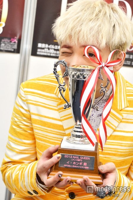 イ・ホンギ／楽屋にて