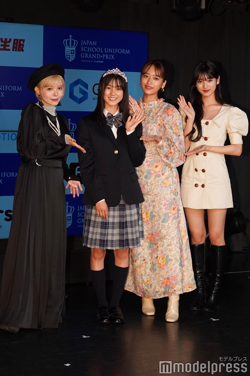 （左から）益若つばさ、山本梨愛さん、近藤千尋、田中杏奈 （C）モデルプレス