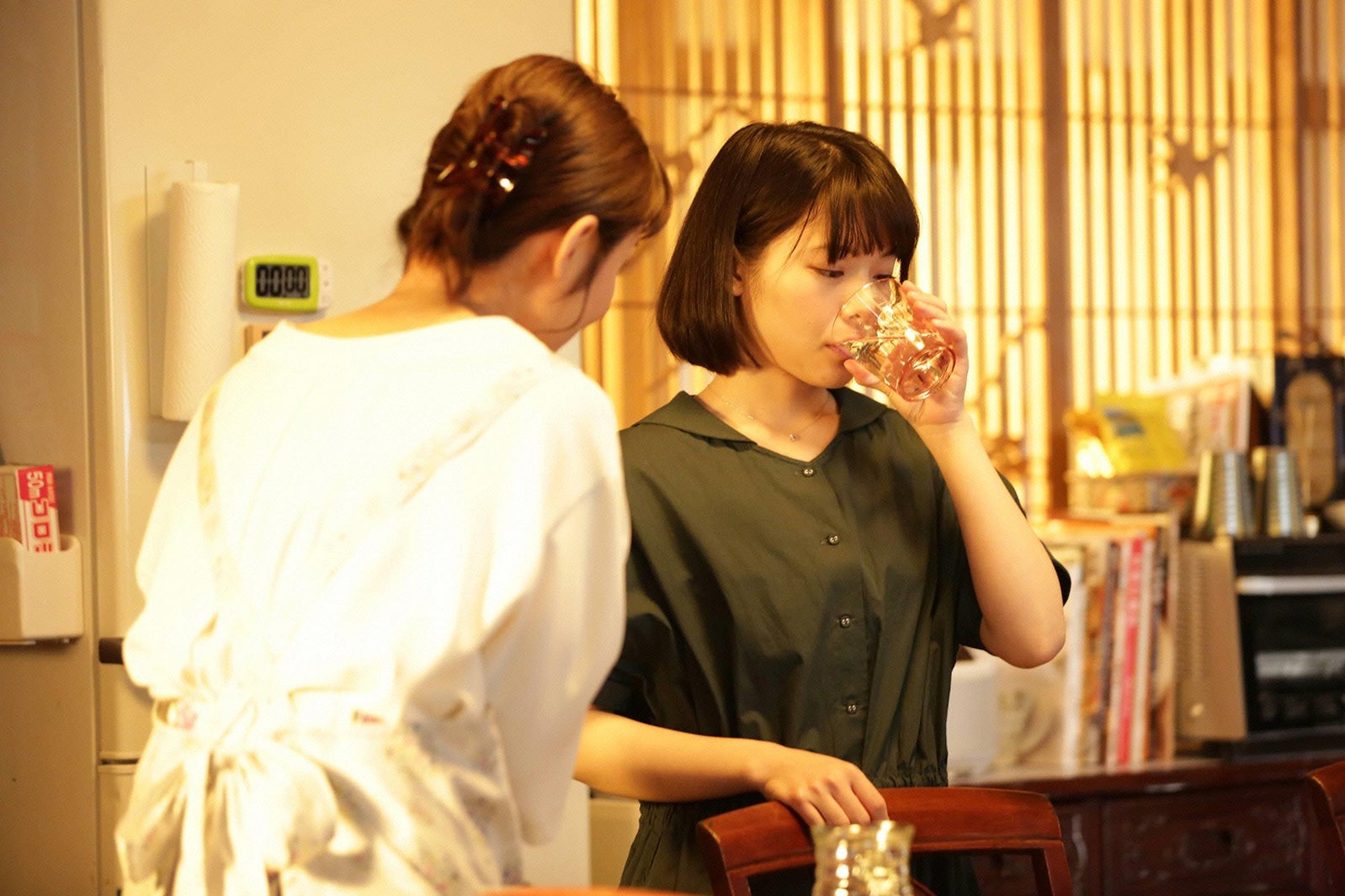 山口紗弥加、岸井ゆきの／「モンテ・クリスト伯 ー華麗なる復讐ー」第8話より（C）フジテレビ