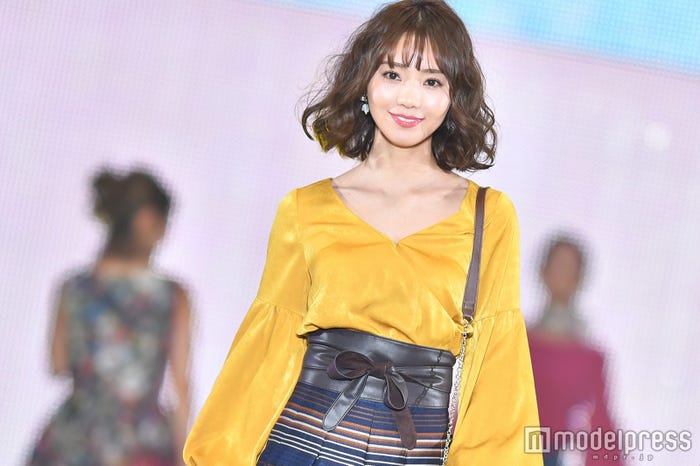 逆輸入女優・池端レイナのデコルテラインが美しく眩しい!<関コレ2017A/W>