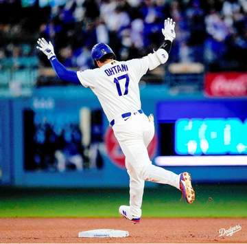 大谷翔平が天を仰ぐ姿に山本由伸も大爆笑→指さし＆モノマネ 同点被弾直後の一発に右腕も喜び爆発