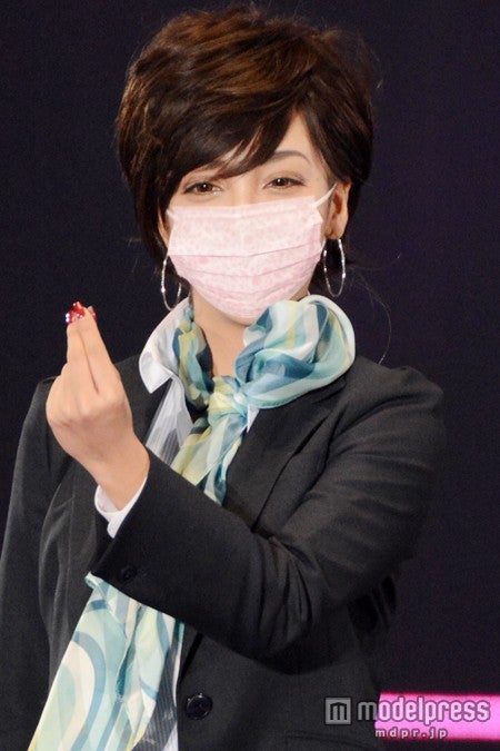 ざわちん、滝川クリステル風メイク＆全身コーデで3万人圧倒