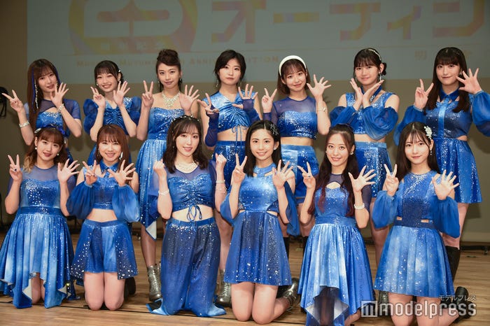 (後列左から)生田衣梨奈、山崎愛生、牧野真莉愛、加賀楓、野中美希、岡村ほまれ、羽賀朱音(前列左から)横山玲奈、石田亜佑美、譜久村聖、櫻井梨央、小田さくら、北川莉央/モーニング娘。’22(C)モデルプレス