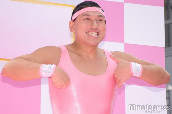 春日俊彰 (C)モデルプレス