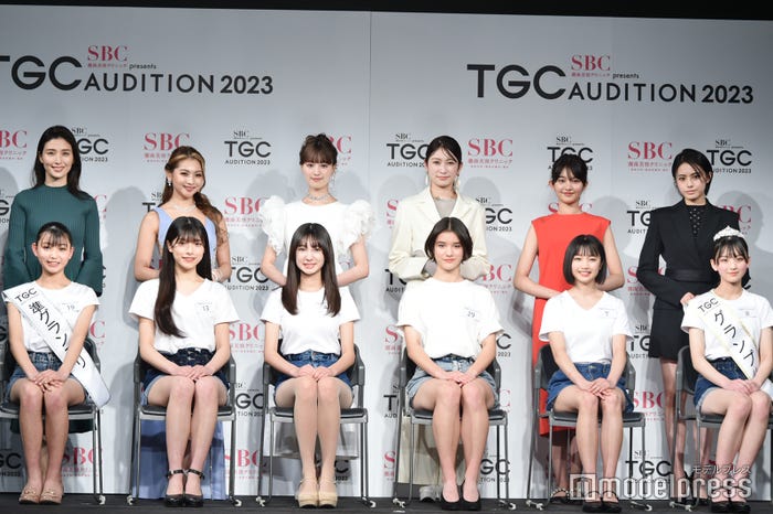 (後列左から)橋本マナミ、ゆきぽよ、鶴嶋乃愛、吉田朱里、三島あよな、安斉星来/(前列左から)岩村心愛さん、奥野美紗さん、エリンさん、佐野咲弥さん、結菜さん、入江日奈子さん「SBC湘南美容クリニック presents TGC AUDITION 2023」ファイナリスト (C)モデルプレス