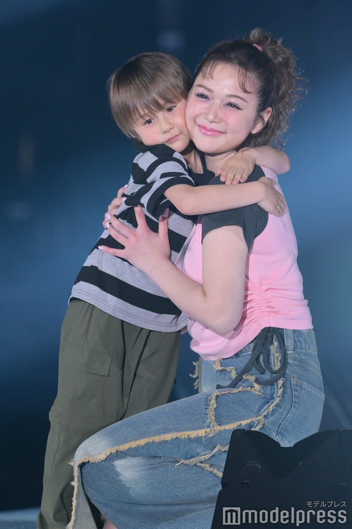 村重匠真くん、村重杏奈(C)モデルプレス