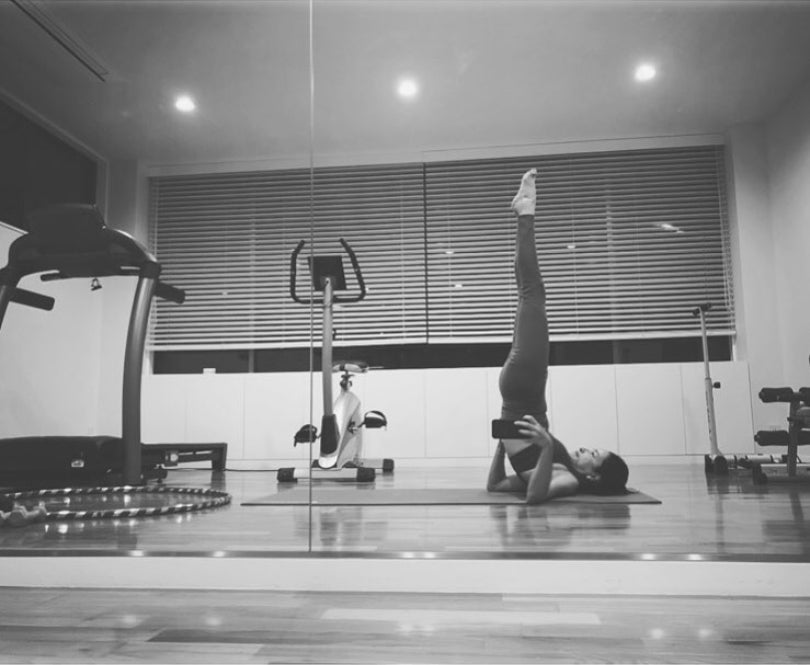 梨花、“肩立ちポーズ”に驚きの声「脚長い」「お尻がプリっと上がってる」効果も明かす