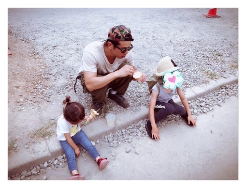 庄司智春と子供たち/藤本美貴オフィシャルブログ(Ameba)より