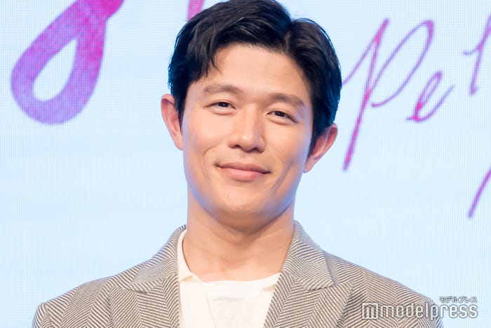 鈴木亮平(C)モデルプレス