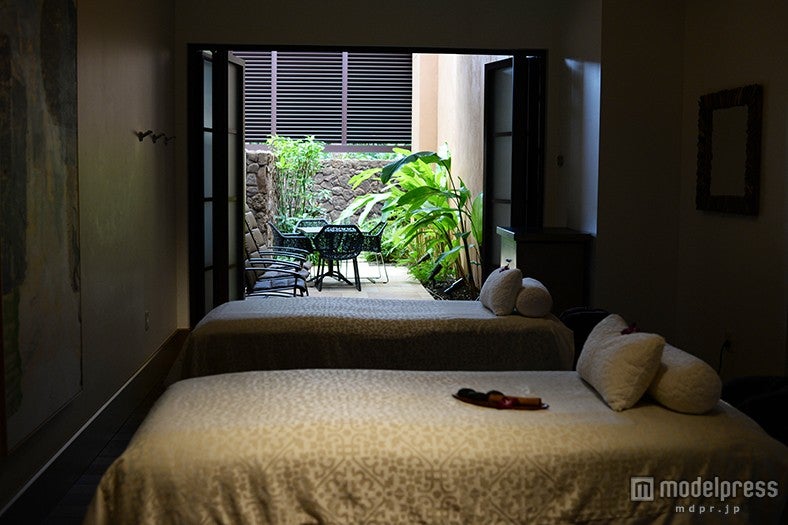 柔らかな光の差しこむトリートメント・ルーム