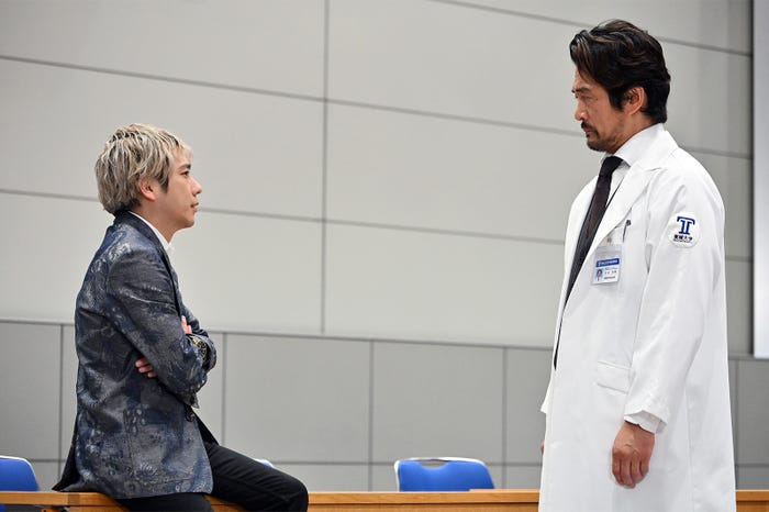 二宮和也、内野聖陽「ブラックペアン シーズン2」第4話より(C)TBS