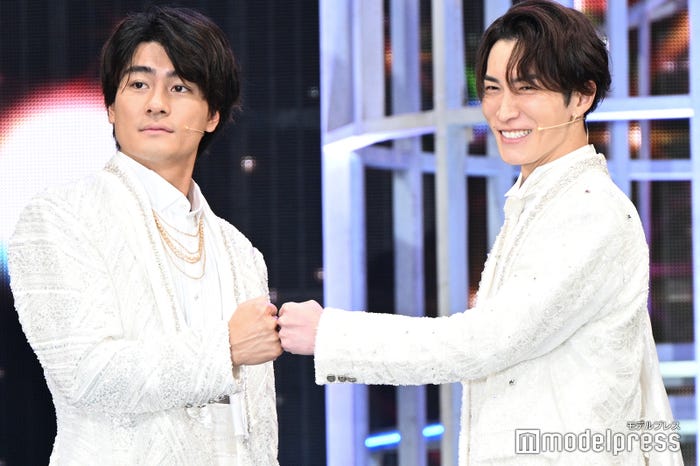 LINEで絆を深め合った森本慎太郎、渡辺翔太(C)モデルプレス