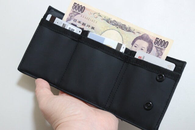 ダイソー　三つ折り財布　使用例　お札　カード