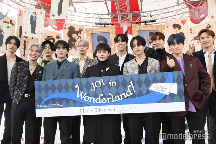 JO1(上段)佐藤景瑚、木全翔也、白岩瑠姫、河野純喜、金城碧海、與那城奨(下段)川尻蓮、豆原一成、川西拓実、大平祥生、鶴房汐恩(C)モデルプレス