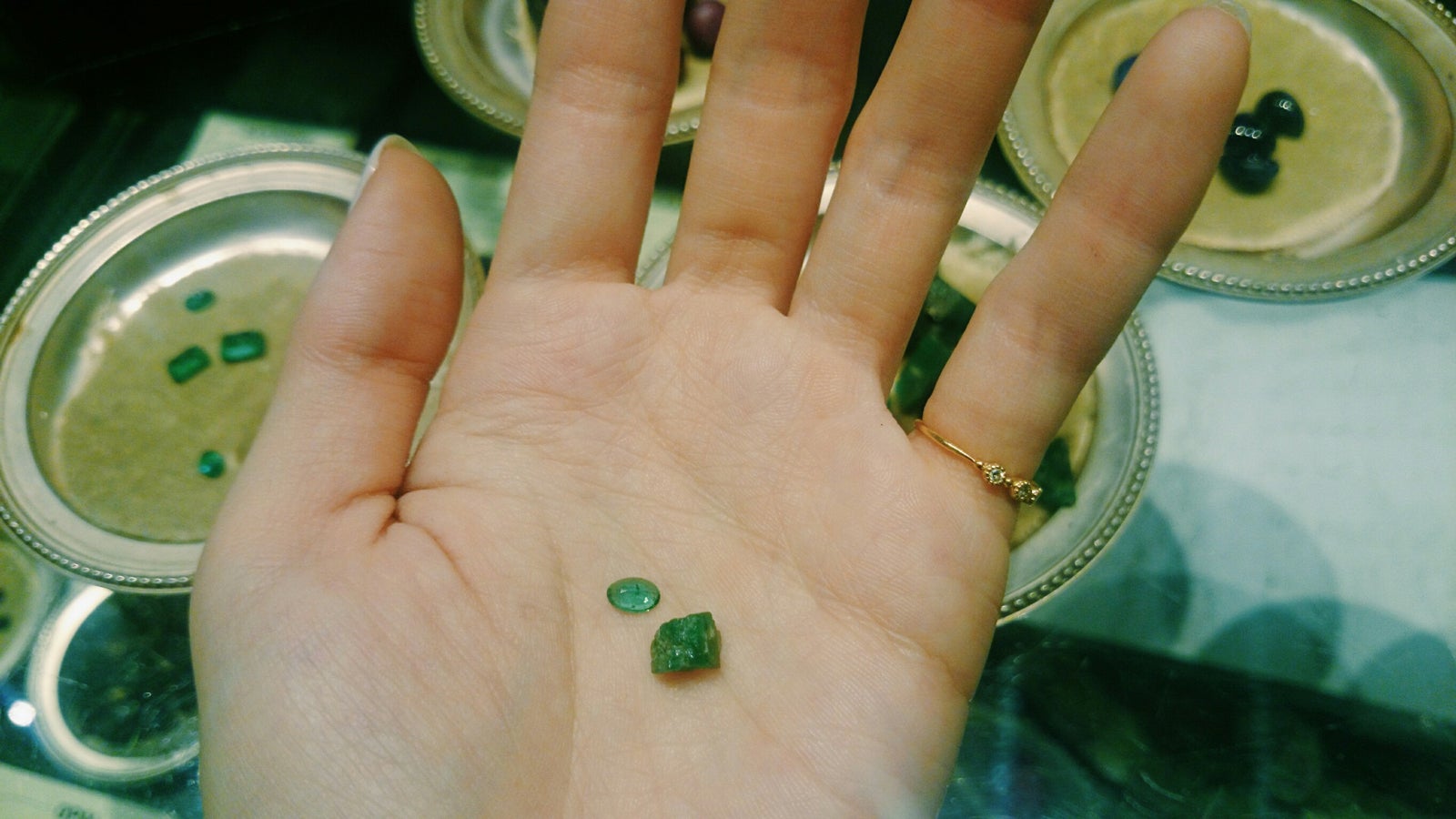 宝石工場／画像提供：所属事務所