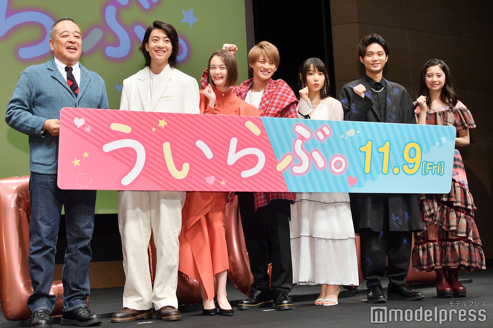 （左から）佐藤祐市監督、伊藤健太郎、玉城ティナ、平野紫耀、桜井日奈子、磯村勇斗、桜田ひより（C）モデルプレス