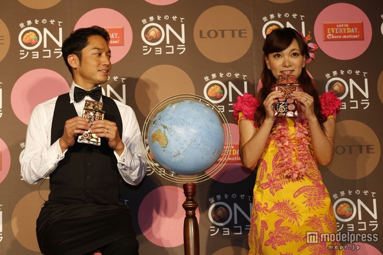 （左から）小崎陽一さん、保田圭