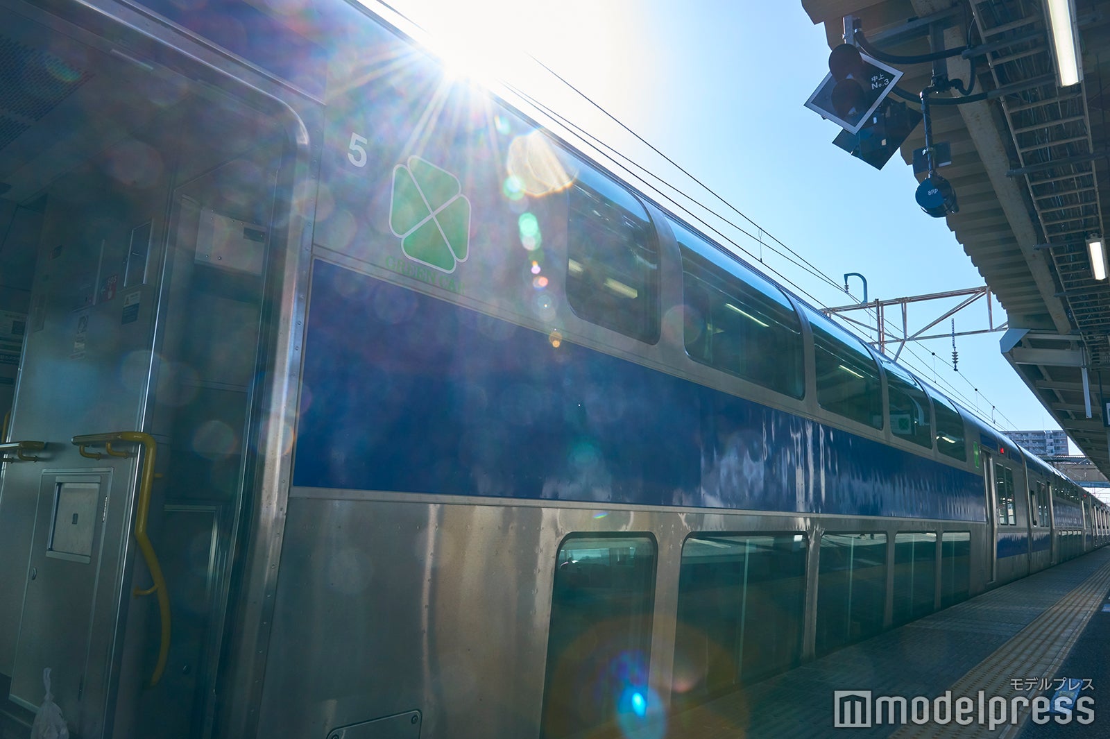 2階建の列車で座席もゆったり（C）モデルプレス