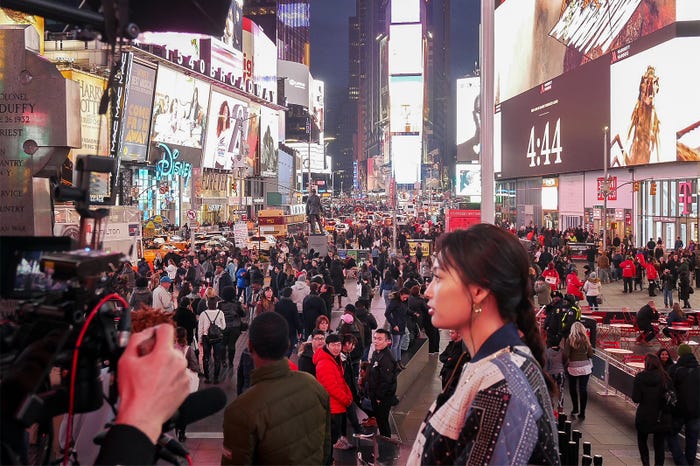 大政絢、タイムズ・スクエアに降り立つ(提供写真)