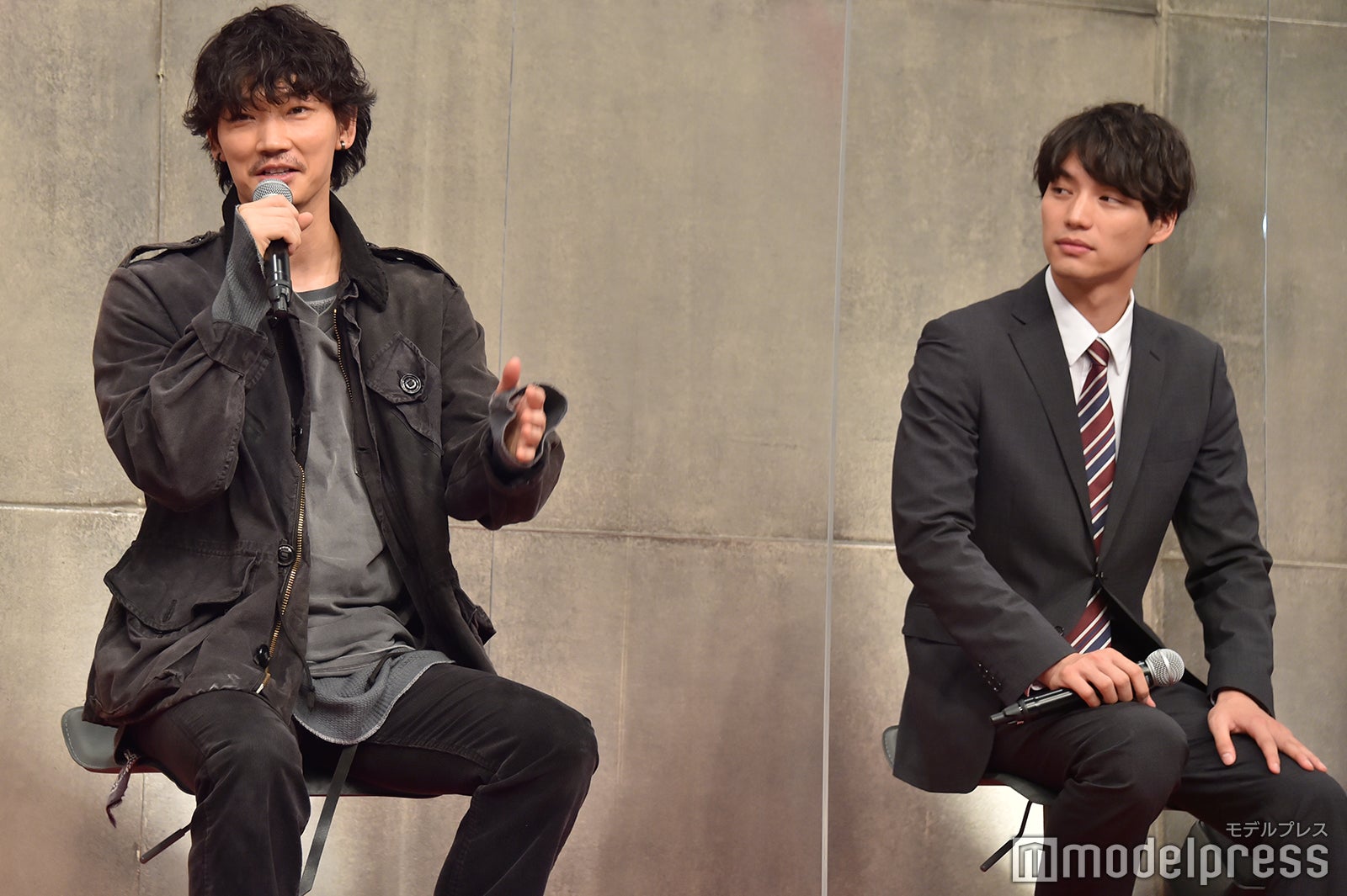 綾野剛、福士蒼汰 （C）モデルプレス