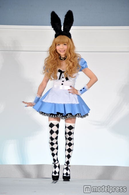 「不思議の国のアリス」をイメージしたファッション