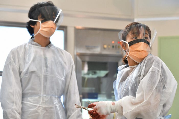 井浦新、石原さとみ/「アンナチュラル」第5話より(C)TBS