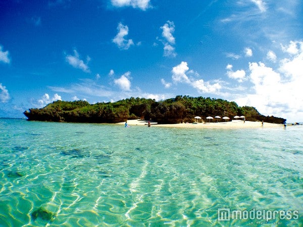 自慢のビーチ／画像提供：カヌチャベイリゾート