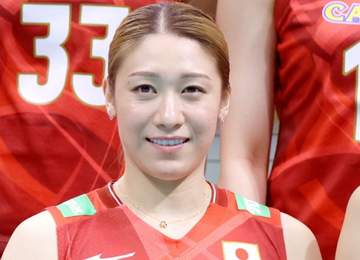 「むちゃくちゃ綺麗になってんだけど」人気美人女子バレー選手が雰囲気一変！ゆるふわロングヘア＆大人コーデ ファンが騒然「モデルさんだ」「女神様」