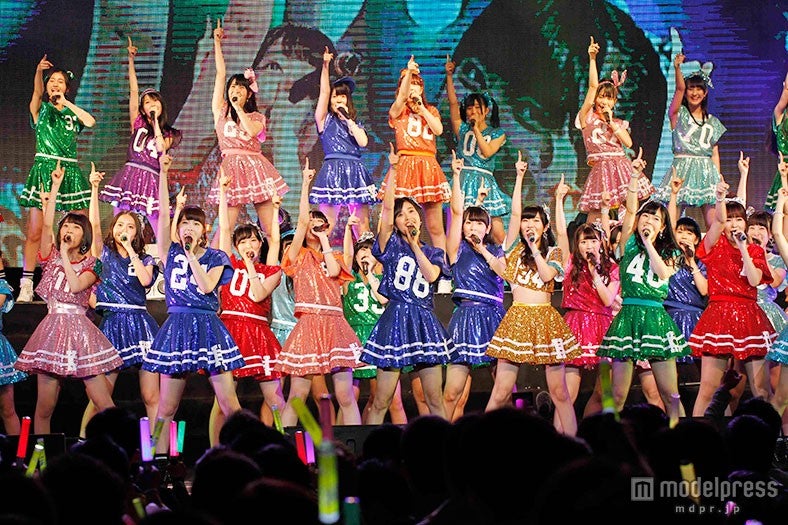 「台湾48」を披露（C）AKS